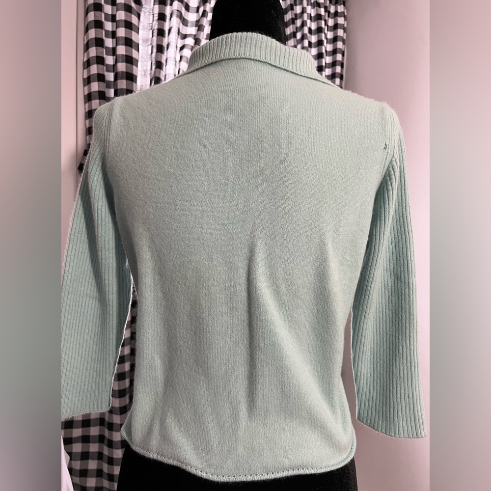 Loro Piana v-neck cashmere sweater size 44. - Picture 4 of 6